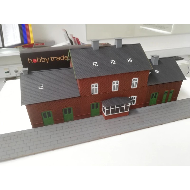 Hobbytrade 87259 DSB station med perron, røde sten